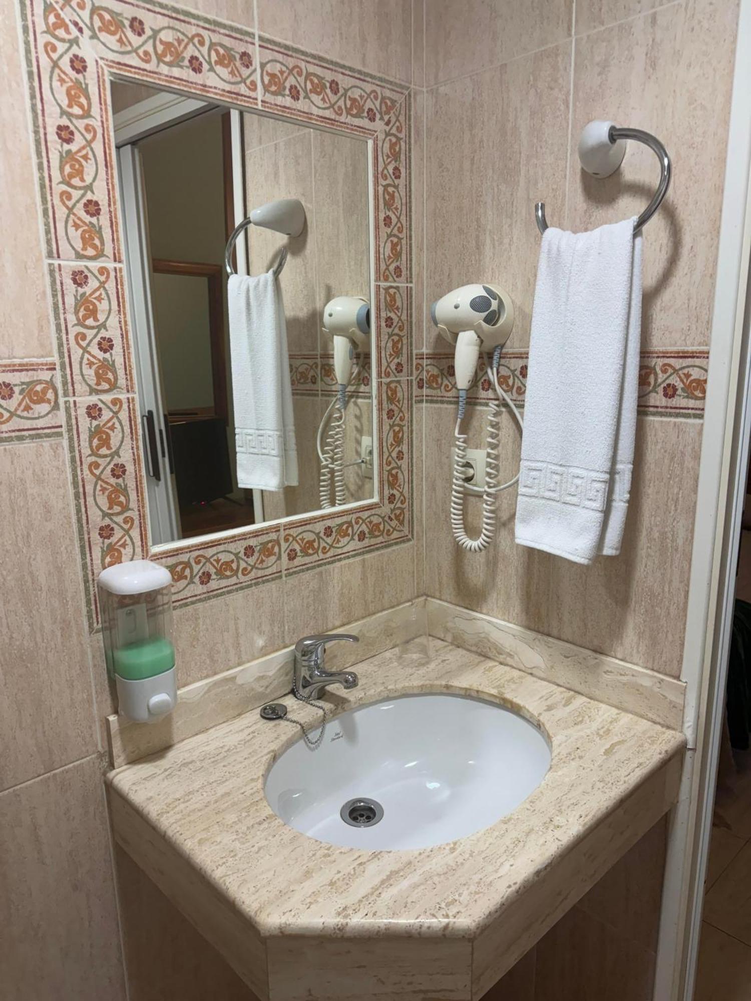 Hostal Joaquin Las Ventas con Pena Aguilera Dış mekan fotoğraf